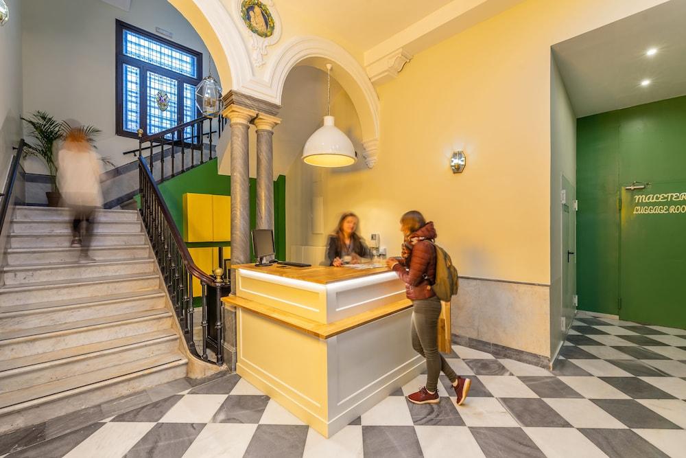 Oasis Backpackers' Palace Sevilla Bagian luar foto