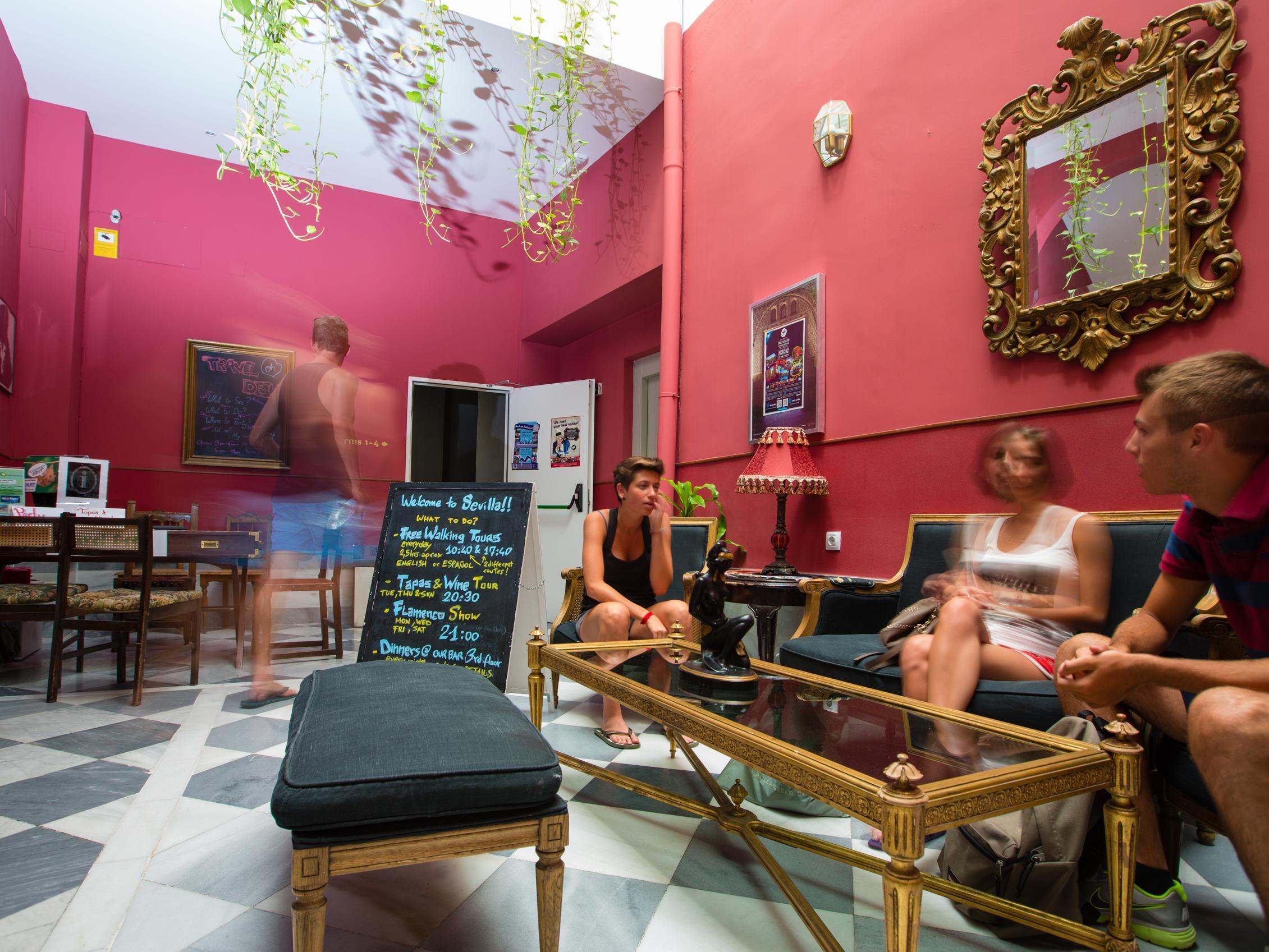 Oasis Backpackers' Palace Sevilla Bagian luar foto