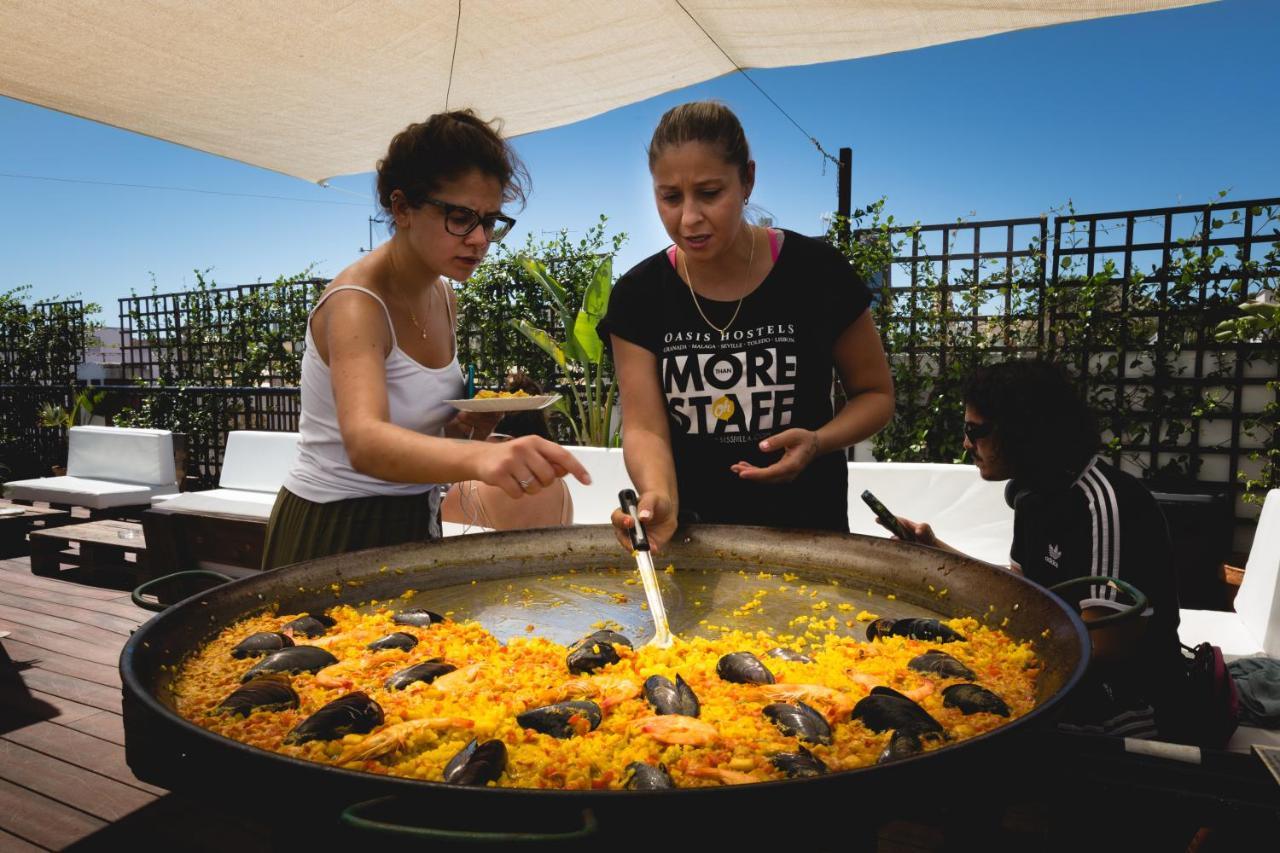 Oasis Backpackers' Palace Sevilla Bagian luar foto