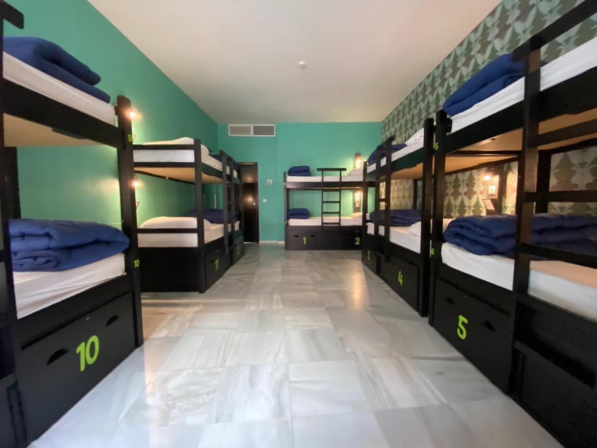 Oasis Backpackers' Palace Sevilla Bagian luar foto